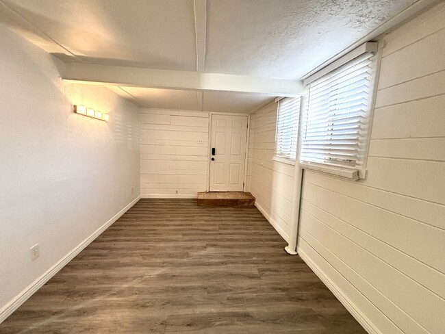 Building Photo - 119 E Leslie Ave