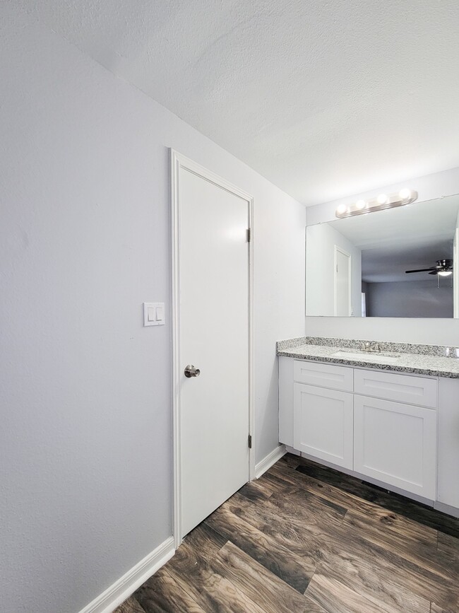 Building Photo - 2024 Stones throw Dr