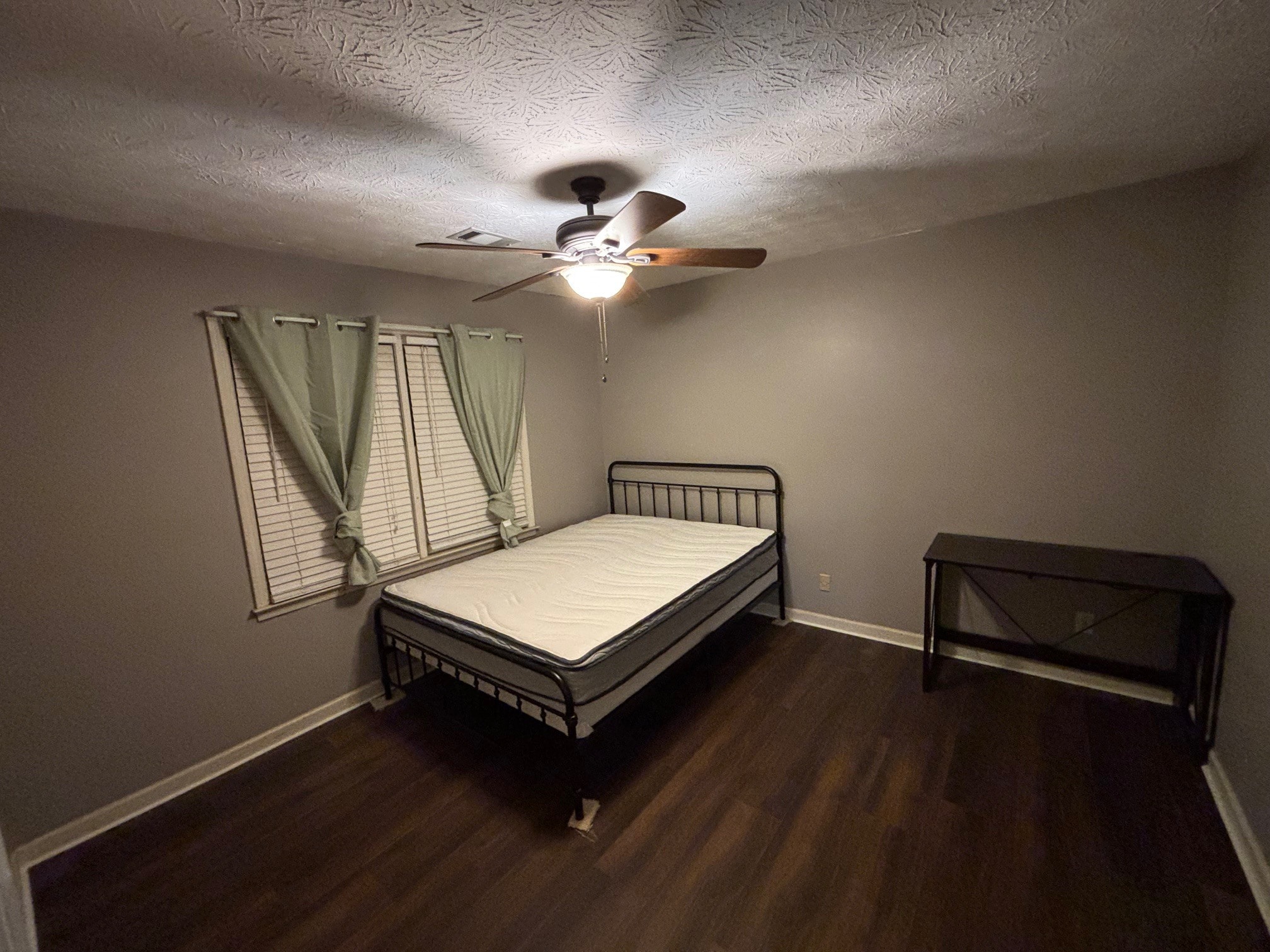 Jack room - 420 Cardigan Cir SW