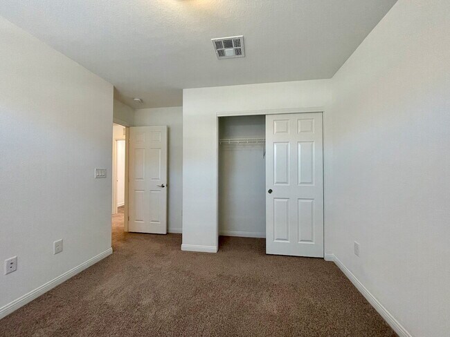 Building Photo - BEAUTIFUL 5 BED 3.5 BATH 3 FLOORS 2 CAR GARAGE SINGLE FAMILY HOME W/ LARGE LOFT & BACKYARD FOR RENT!