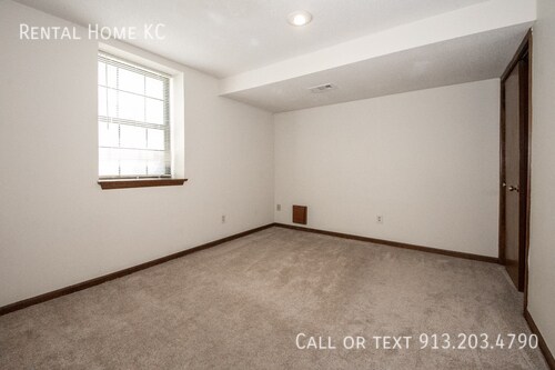 Building Photo - 5613 Riley-