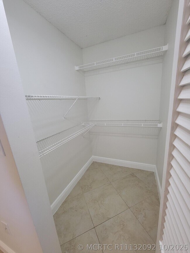 Building Photo - 4208 Glenmoor Dr