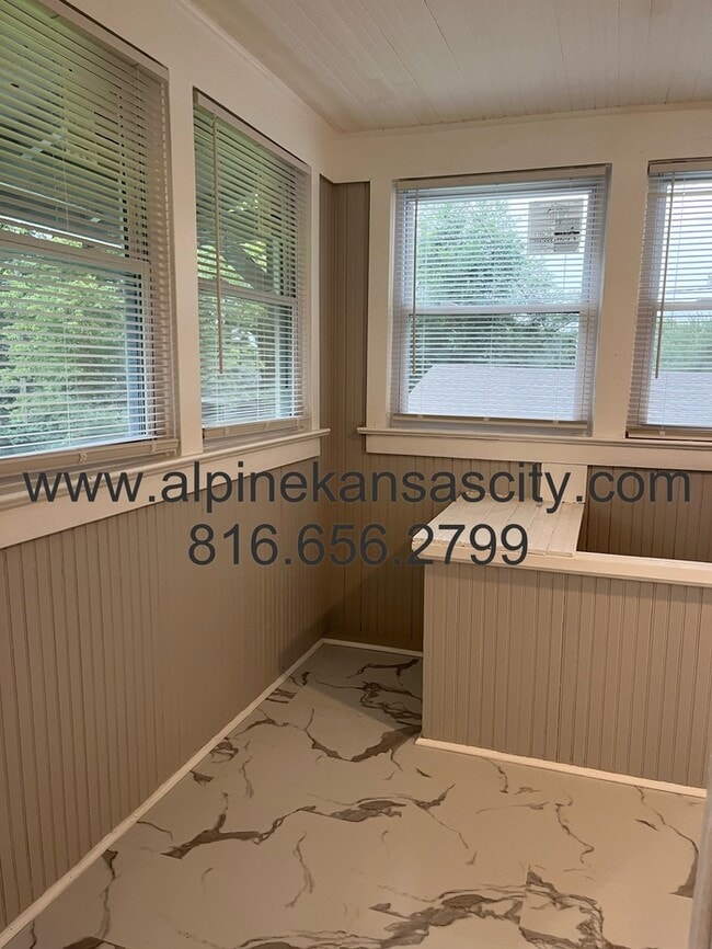 Building Photo - Updated Bungalow in Center District! Section 8 OK.