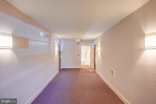 Building Photo - 8905 Stone Creek Pl