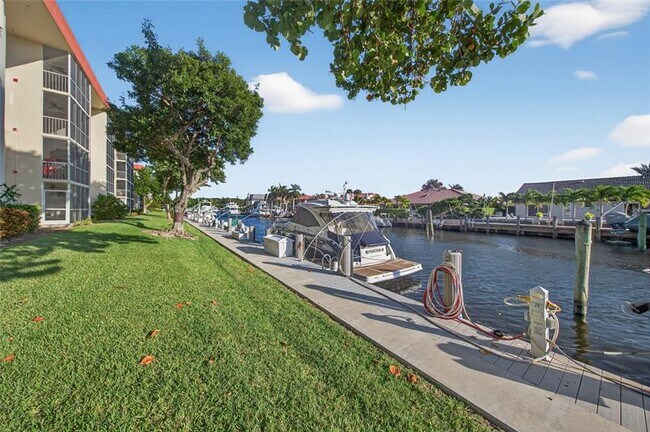 Building Photo - 3000 NE 48th Ct