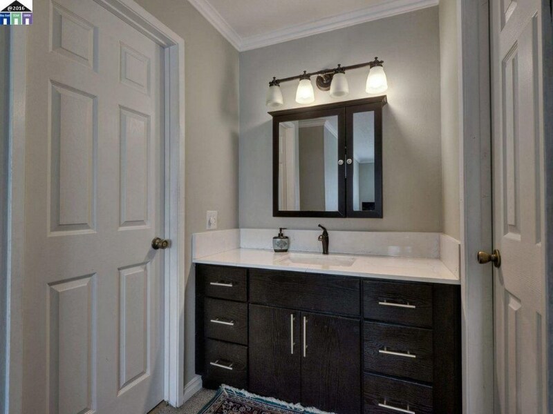 Building Photo - 3813 Lake Ontario Dr