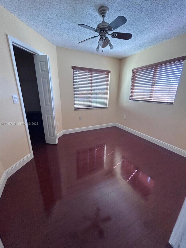 Building Photo - 10934 SW 146th Ave