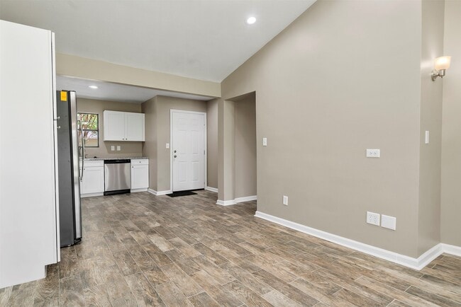 Building Photo - 3411 Balboa Cir