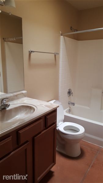 Building Photo - 3331 E Bermuda St