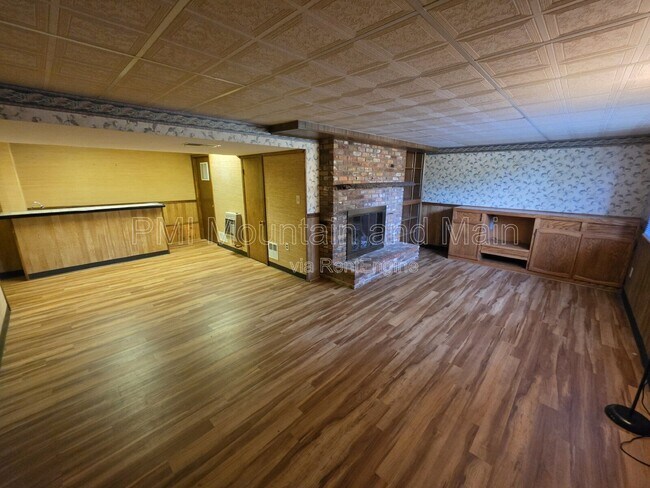 Building Photo - 15 Ginell Cir