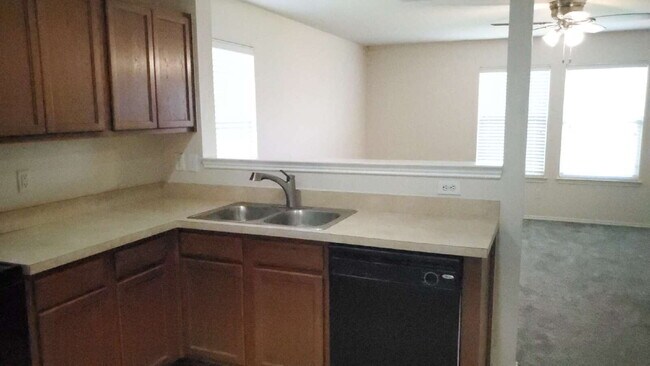 Building Photo - Charming 3 bedroom, 2 bath, 1,354 sq.ft. h...