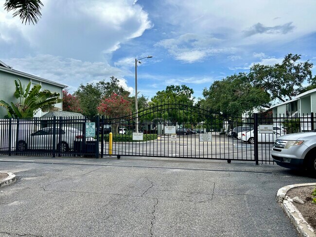 Building Photo - 5440 S MacDill Ave