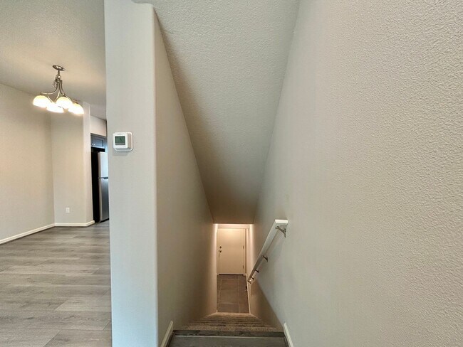 Building Photo - Stunning 2 Bed, 2.5 Bath Craftsman Townhome with Community Amenities!