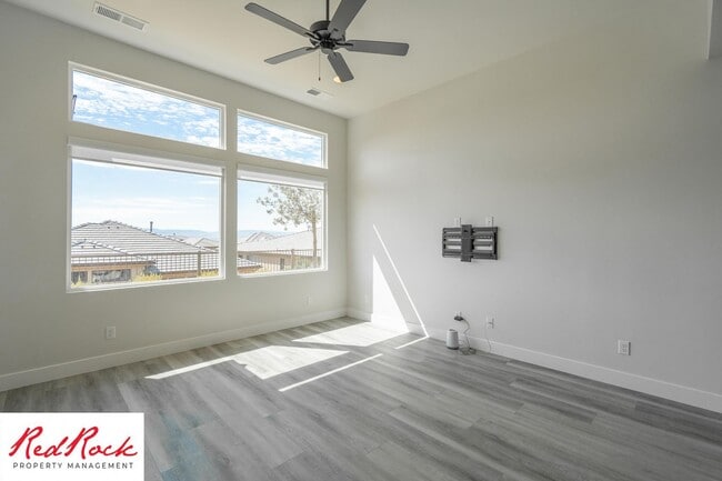 Building Photo - Modern 3 Bedroom Single-Level Home in Vill...
