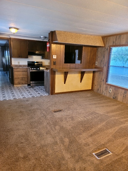 Building Photo - 413 Miller St