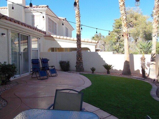 Building Photo - Stunning Fully Remodeled Luxury Home in Peccole Ranch