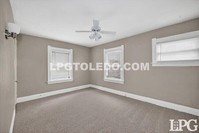 Building Photo - 4120 Parrakeet Ave