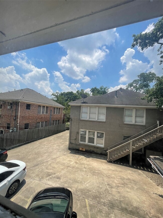 Building Photo - 2030 Bissonnet St