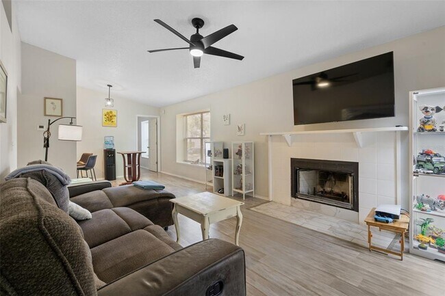 Building Photo - 14733 Norwood Oaks Dr