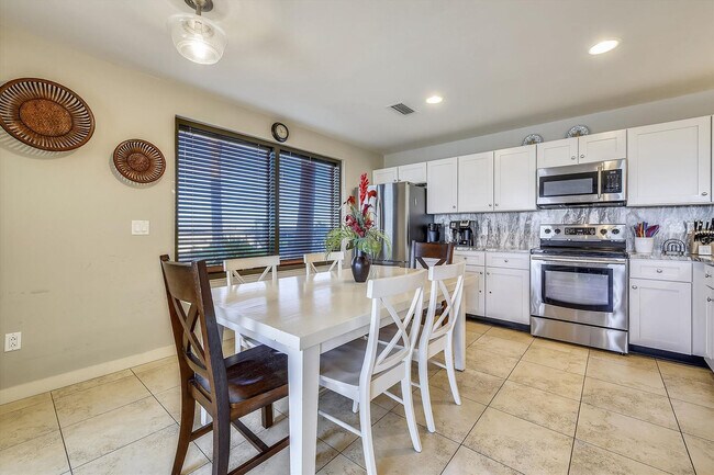 Building Photo - 15100 Front Beach Rd