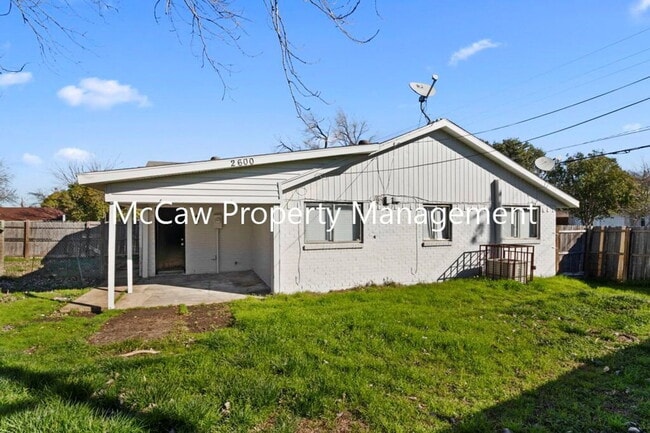 Building Photo - 2600 Bluebird Ln