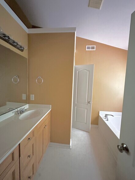 Building Photo - 3409 Sunbright Ln