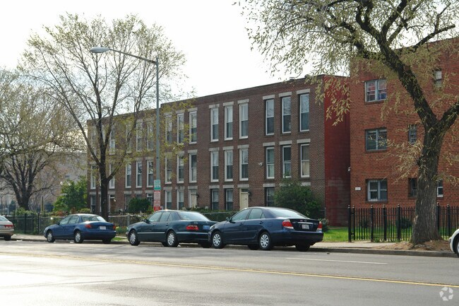 Building Photo - 1823-1825 E Capitol St SE