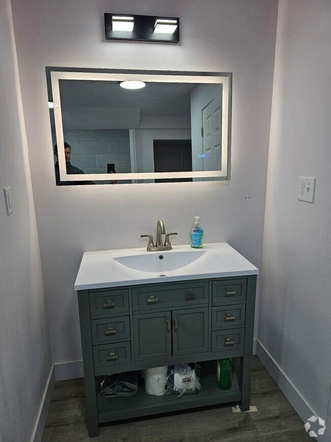 Building Photo - Student Housing near SUU: Private Bedroom