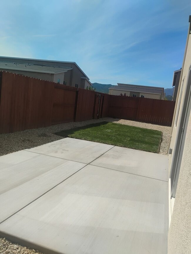 Building Photo - Welcome to this beautiful 4 Bedroom house you can call home!