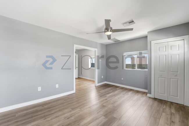 Building Photo - Unit A