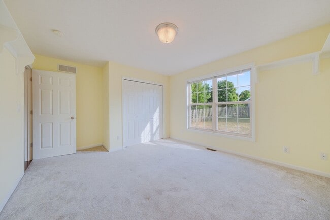 Building Photo - 4 Bed / 3 Bath ranch home