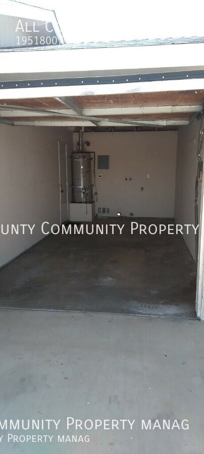 Building Photo - 6320 El Reposo St