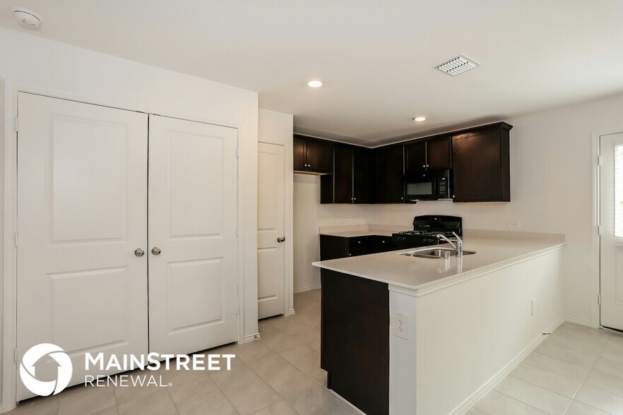 Building Photo - 3153 Crestone Dr
