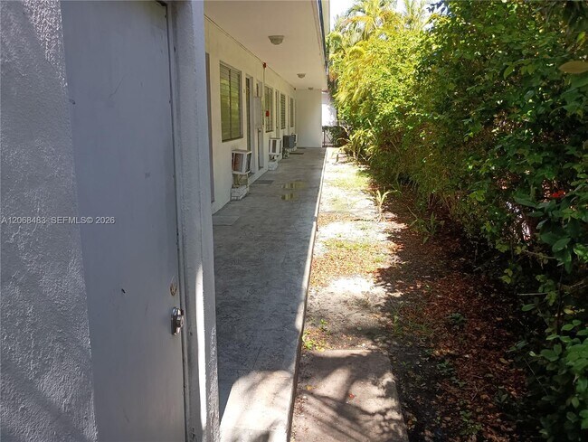 Building Photo - 8132 Harding Ave