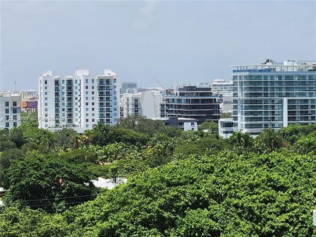 Building Photo - 1865 Brickell Ave