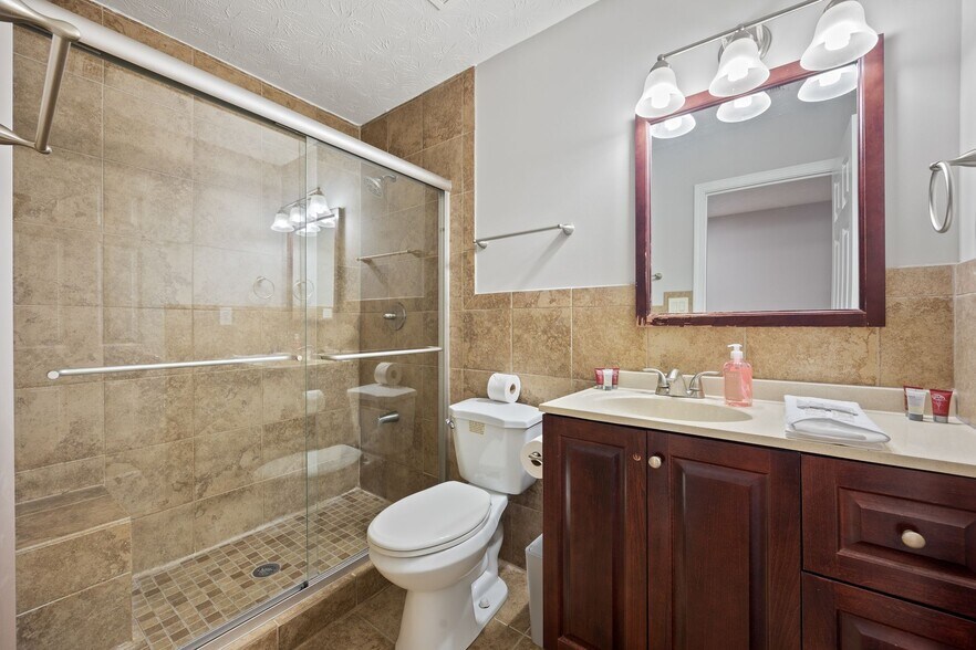 Building Photo - 350 Saddle Bridge Dr