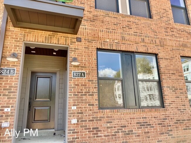 Building Photo - 822 Wesley Ln