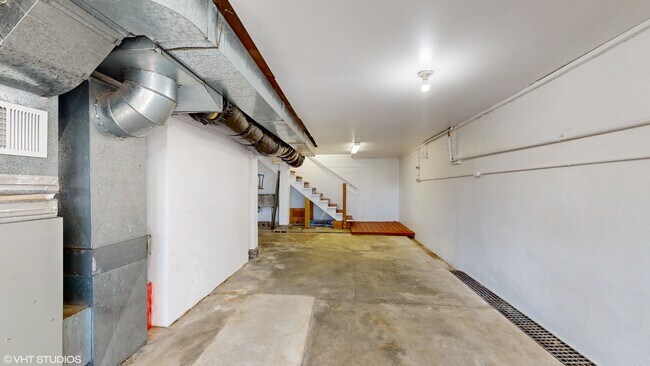 Building Photo - 713 N Broadway St