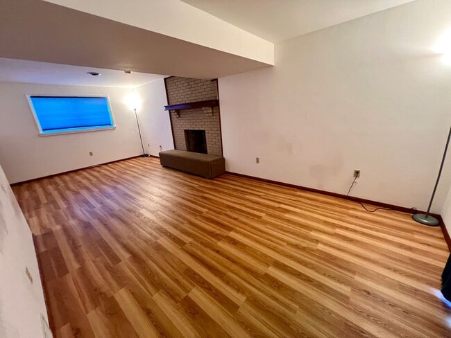 Building Photo - Apple Hill Community - 3 Bedroom 2 Bathroom - Beautiful Home for Rent!