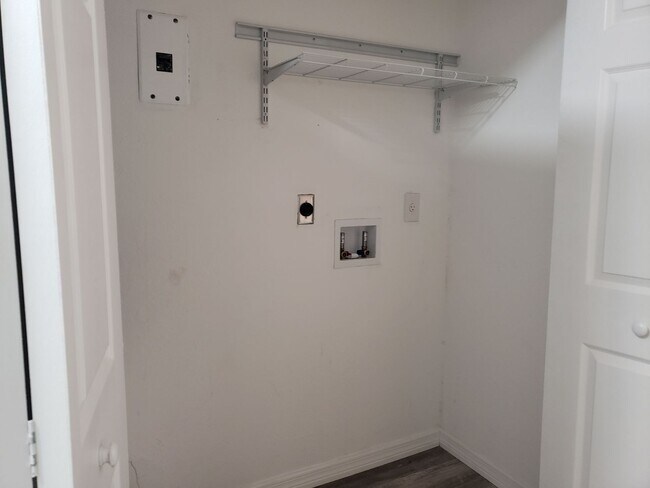 Building Photo - Annual Rental: Fully Remodeled! Charming Single-family Home with Single car garage