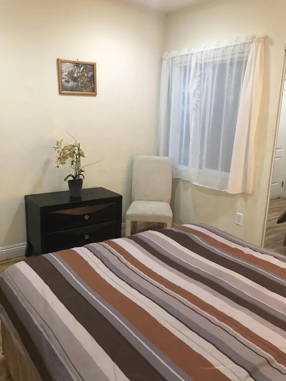 Building Photo - 245 W Elm Ave