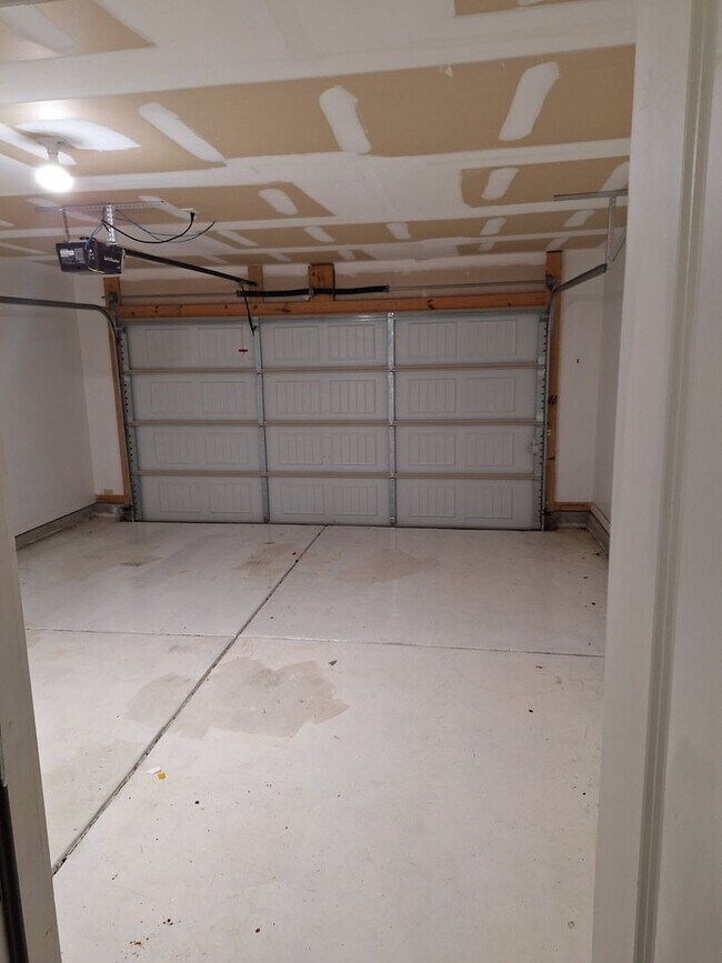 Building Photo - Wonderful Two Story Four Bedroom Home in Northeast Columbia!