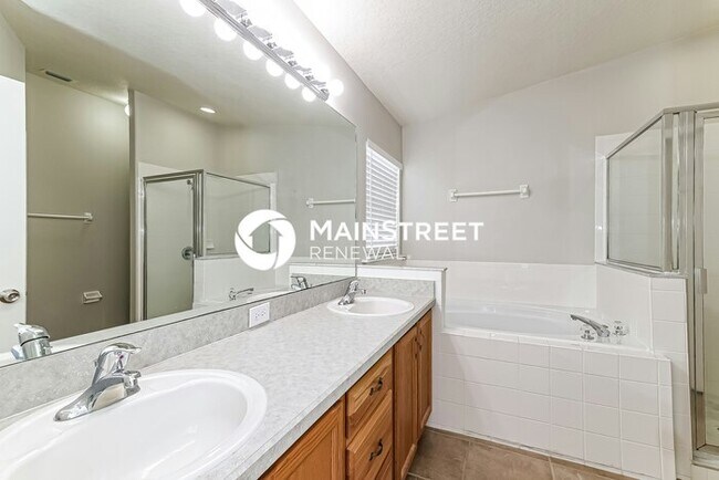 Building Photo - 3 Bedroom Pet-Friendly Home in POINCIANA, FL with Main Street Renewal