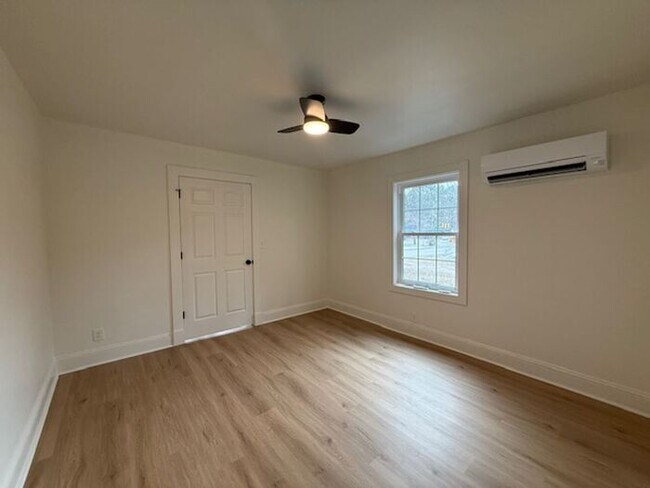 Building Photo - Modern Comfort Meets Charm in This Updated 1-Bedroom Duplex