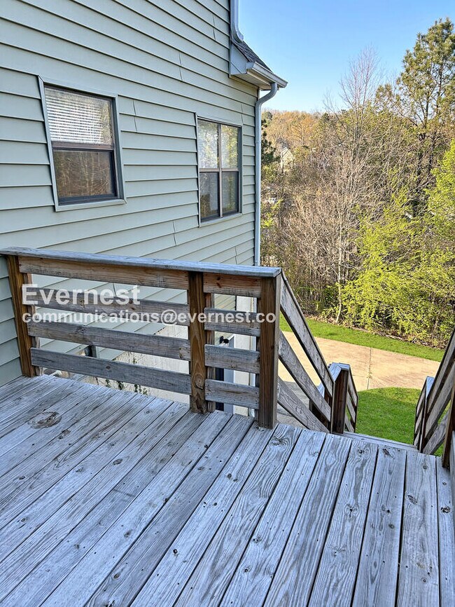 Building Photo - 3 Bed/2.5 Bath Home with Garage / Pet-Friendly / Vouchers Accepted /Available Now!