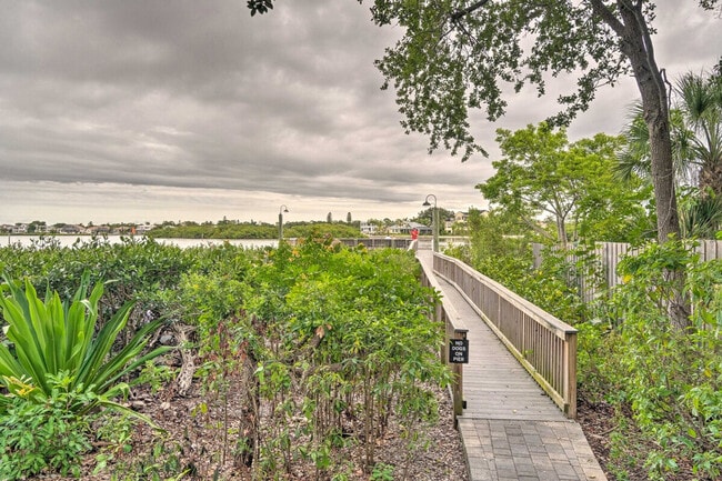 Building Photo - 1037 W Peppertree Dr