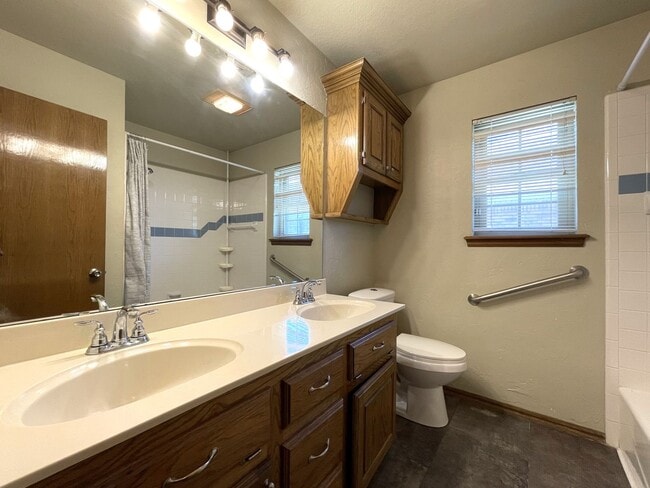 Building Photo - 12409 Hastings Rd