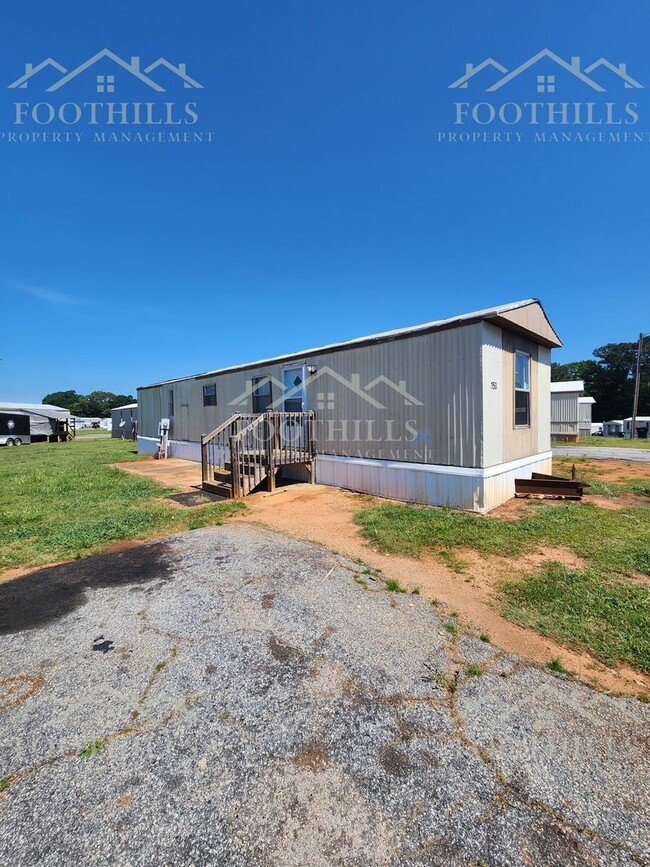 Building Photo - 2-Bedroom Mobile Home in Colony Park with ...