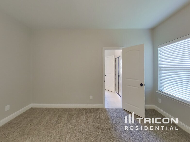 Building Photo - 509 Dogwood Dr