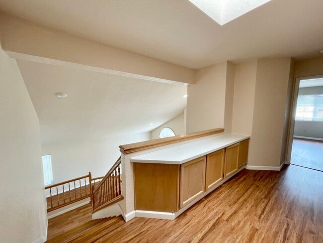 Building Photo - 1951 Devonshire Dr